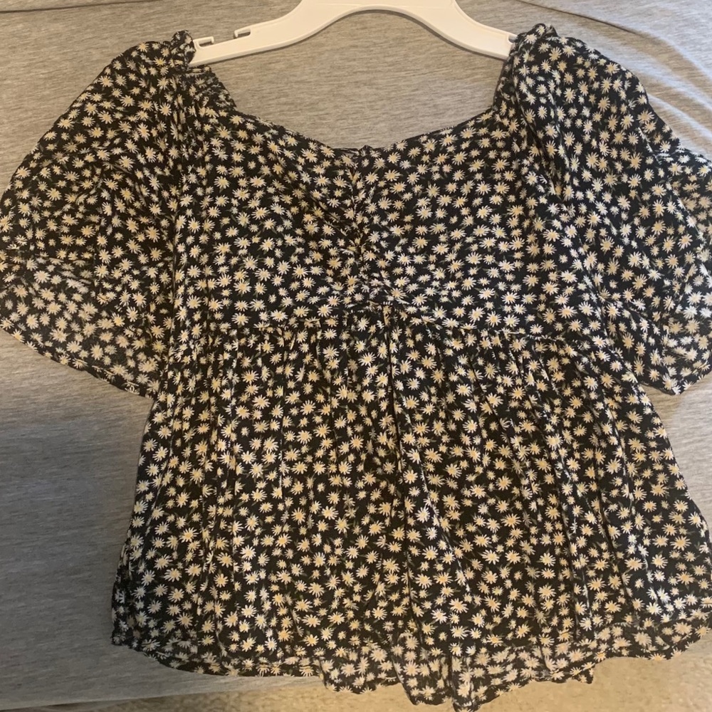 adorable navy blue/black American eagle shirt!